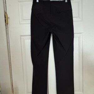 ATHLETA FITTED CROP PANT IN BLACK,  SIZE 2